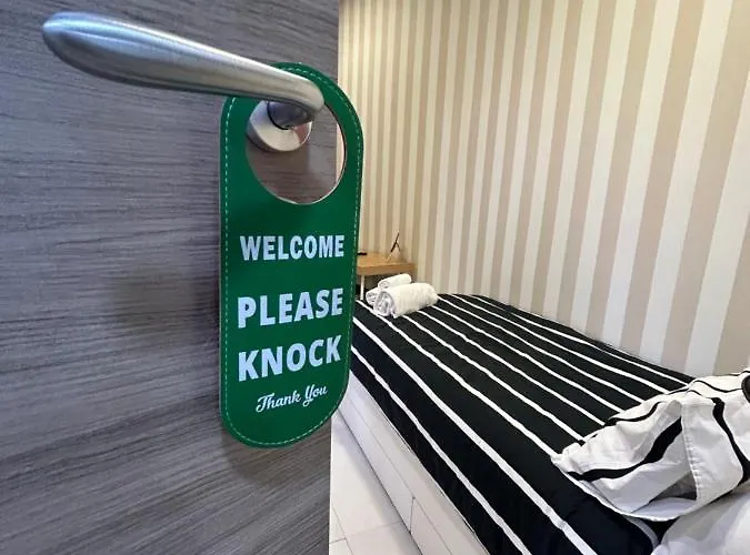 2naples Πανσιόν