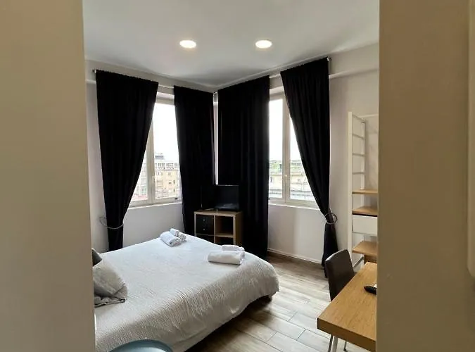 2naples Πανσιόν