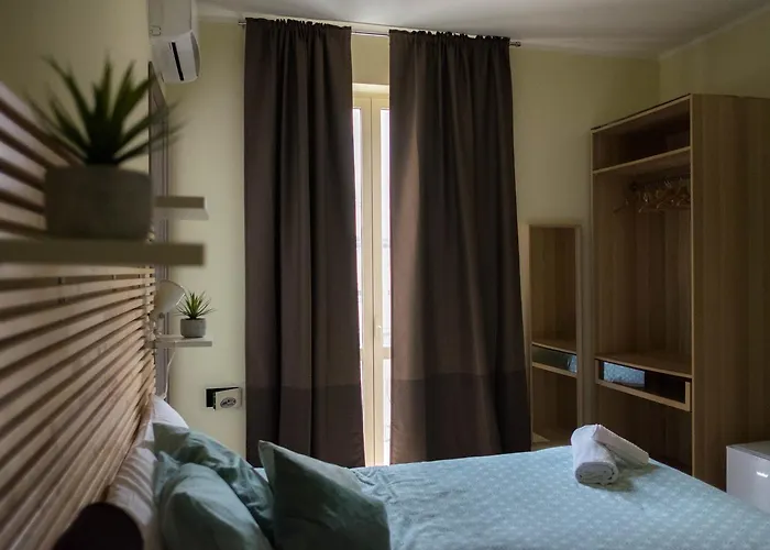 2naples Πανσιόν